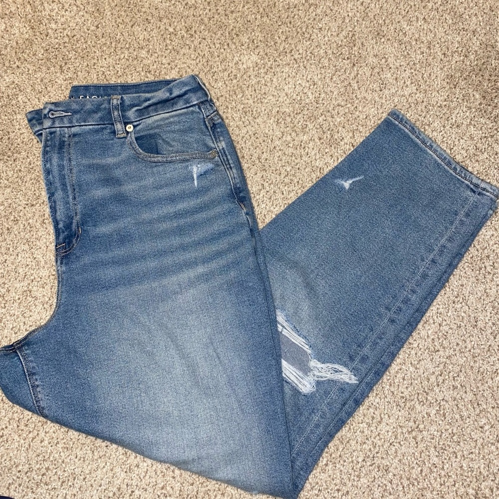 american eagle distressed mom jeans